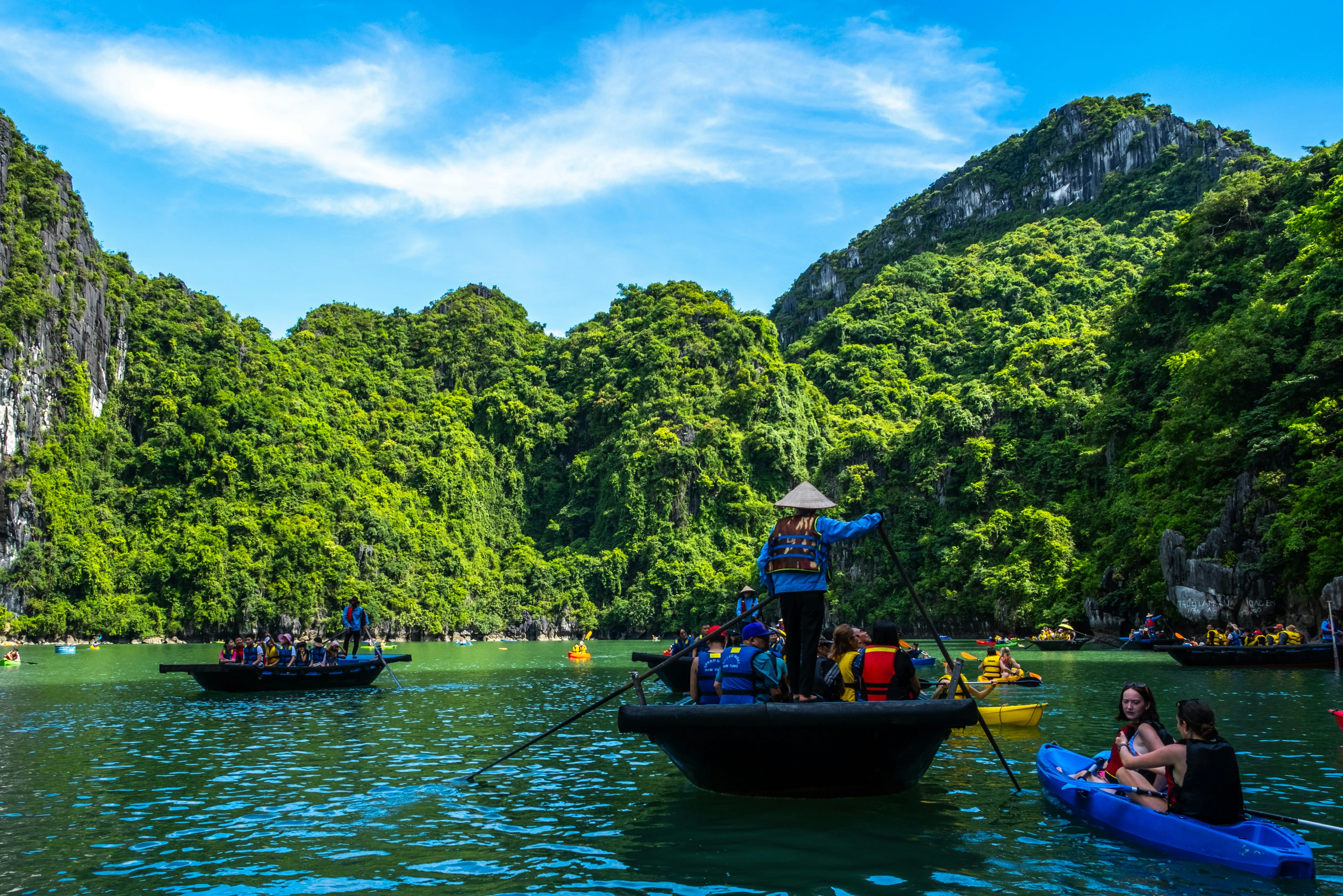 Premium vietnam holiday packages with Halong Cruise