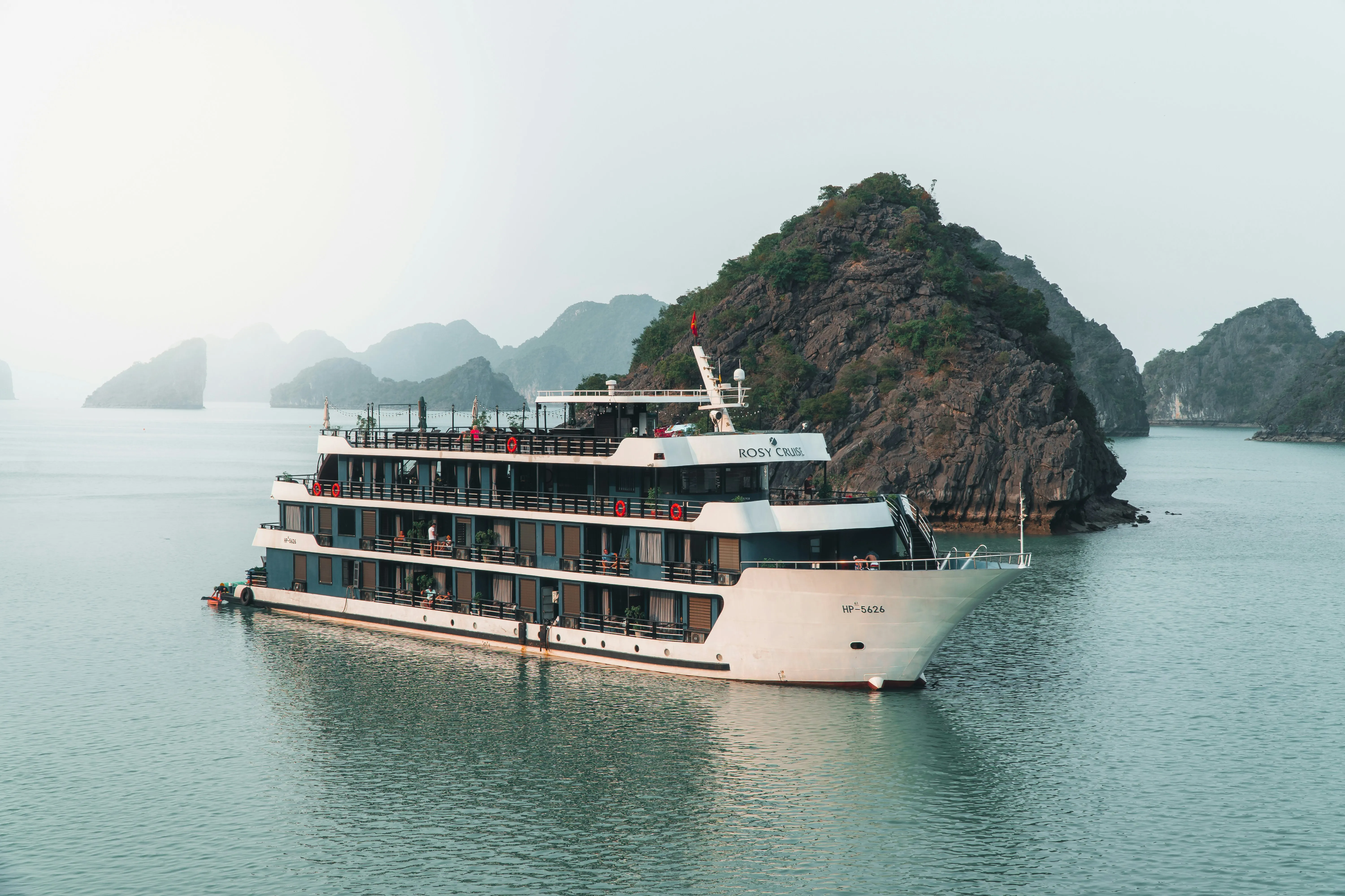 Premium vietnam holiday packages with Halong Cruise